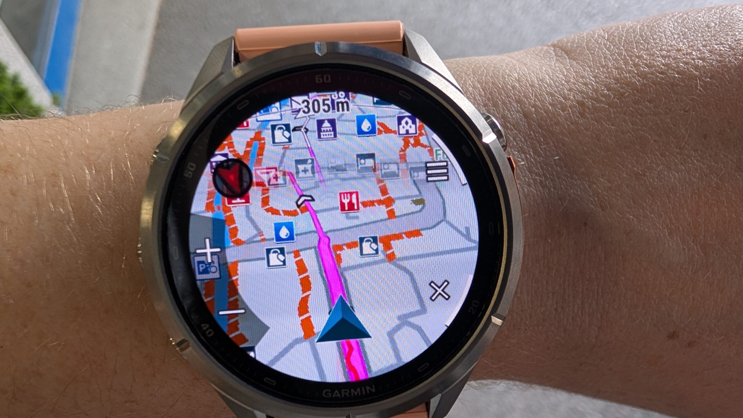 ساعة Garmin fenix 9 Pro على المعصم أثناء النشاط