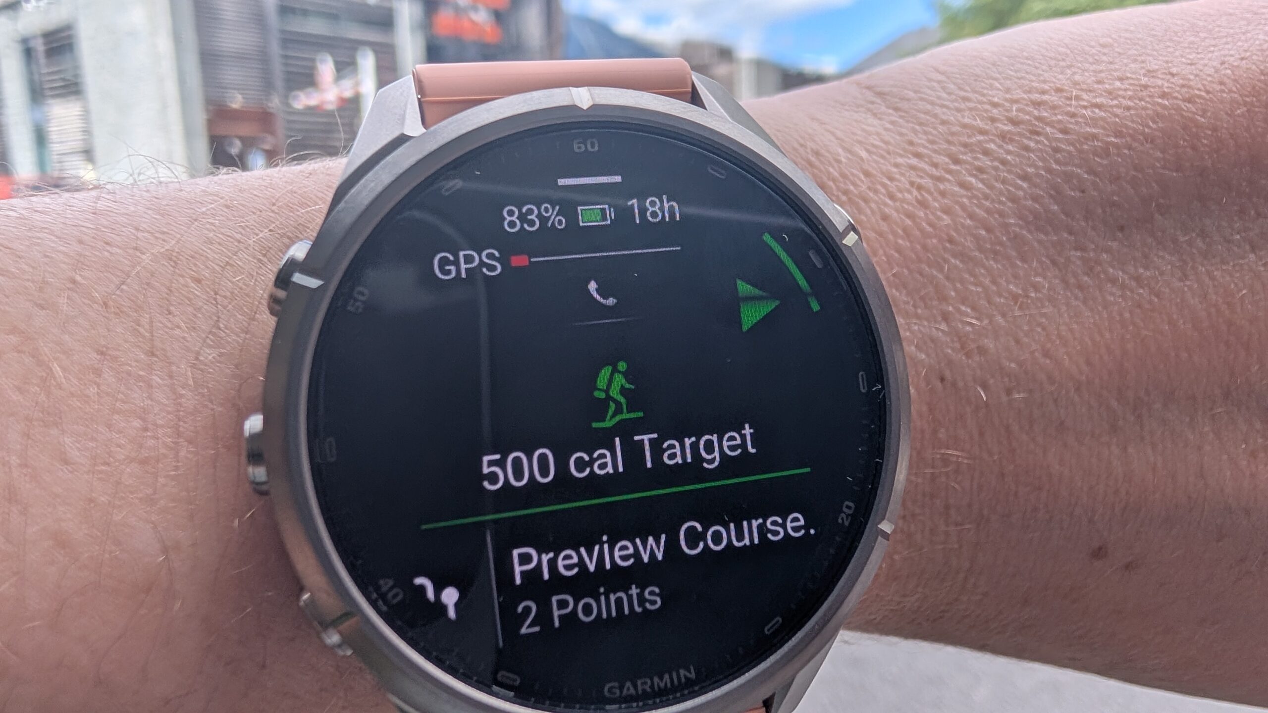 ساعة Garmin Fenix 9 Pro على المعصم أثناء النشاط