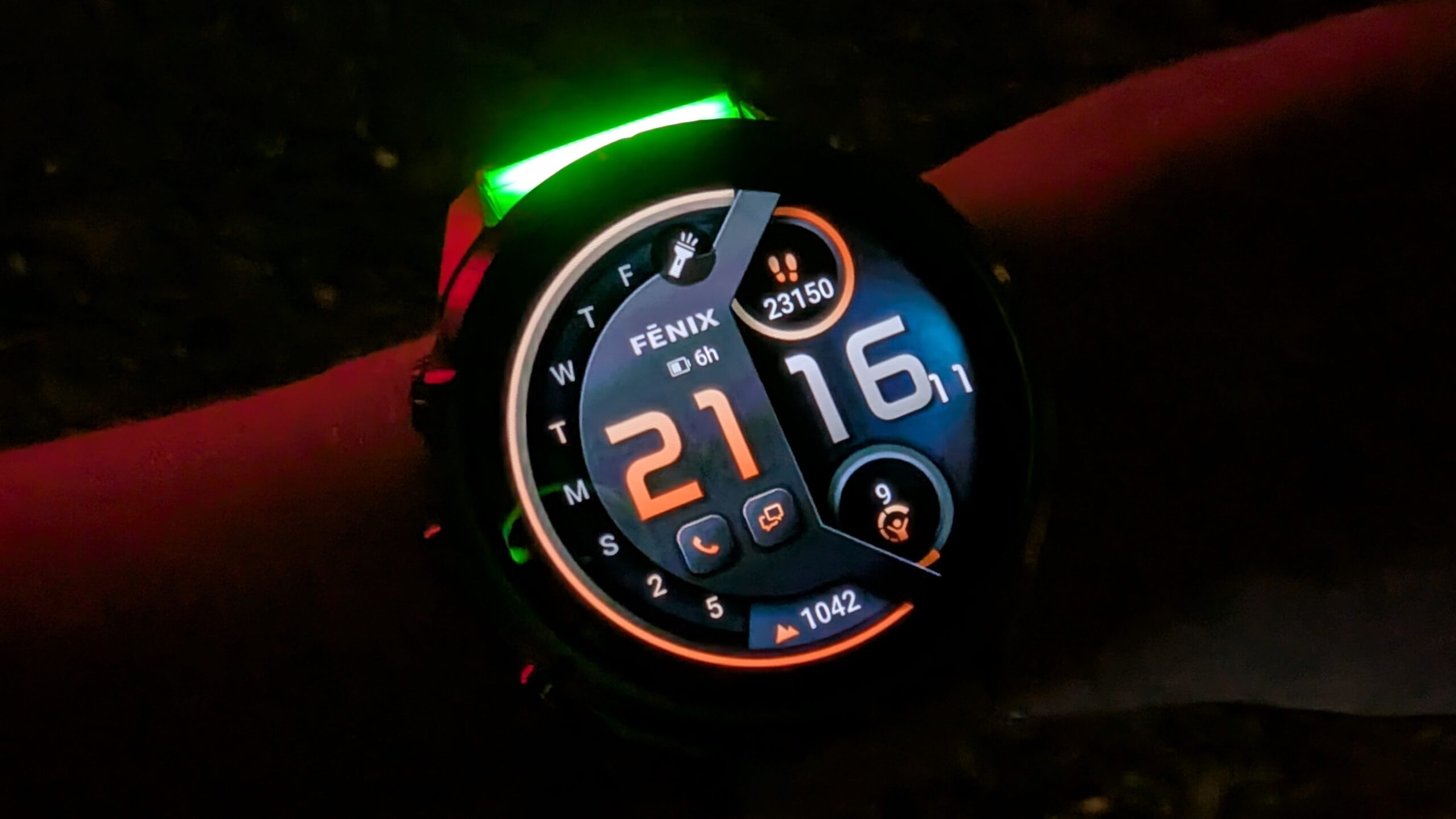 ساعة Garmin fenix 9 Pro على المعصم أثناء النشاط