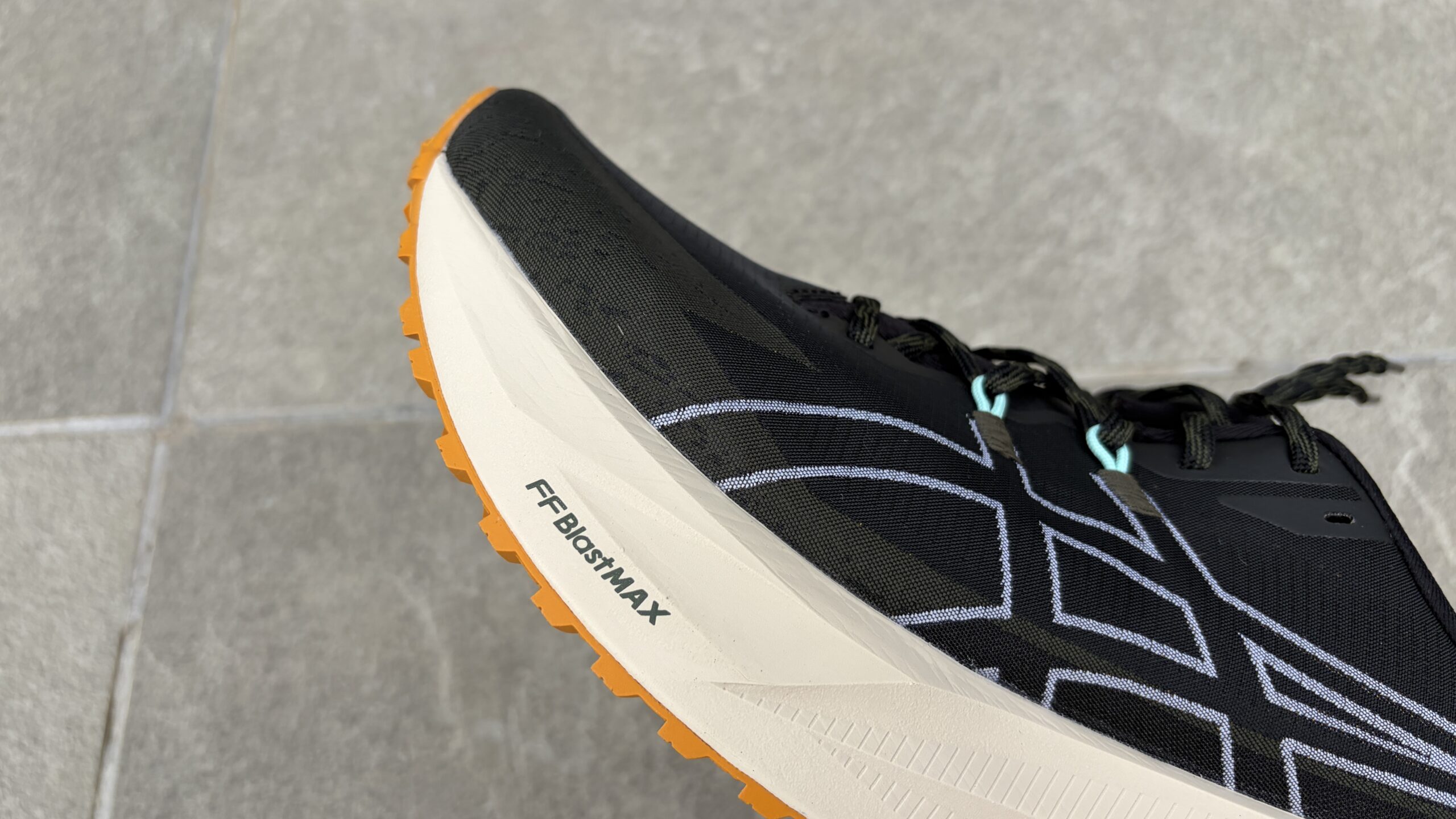 حذاء Asics Blazeblast