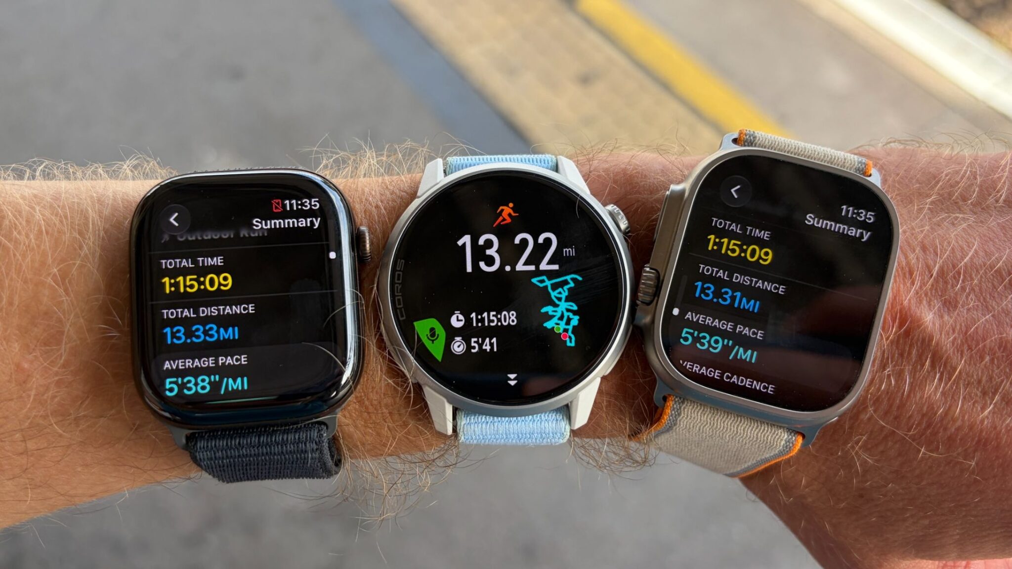 مقارنة بين Apple Watch Series 12 و Apple Watch Ultra 4
