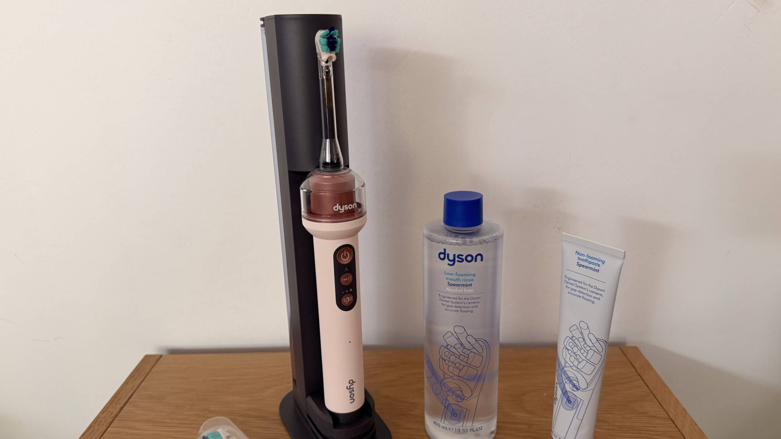 فرشاة أسنان Dyson CameraJet الكهربائية