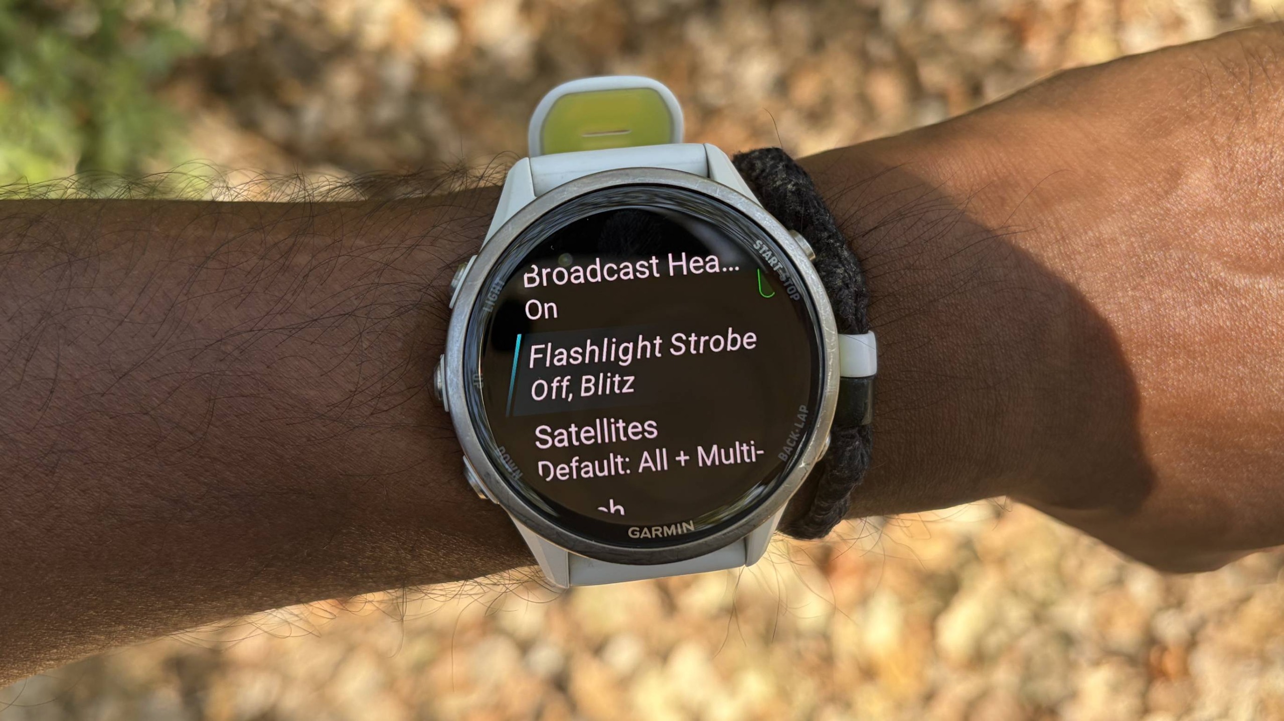 Часы Garmin со светодиодным фонариком