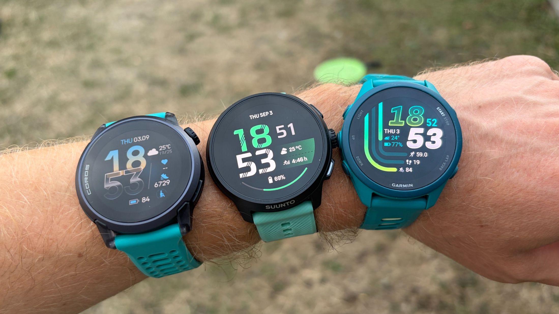 ساعات Coros Pace 4 et Suunto Run 2 et Garmin Forerunner 170