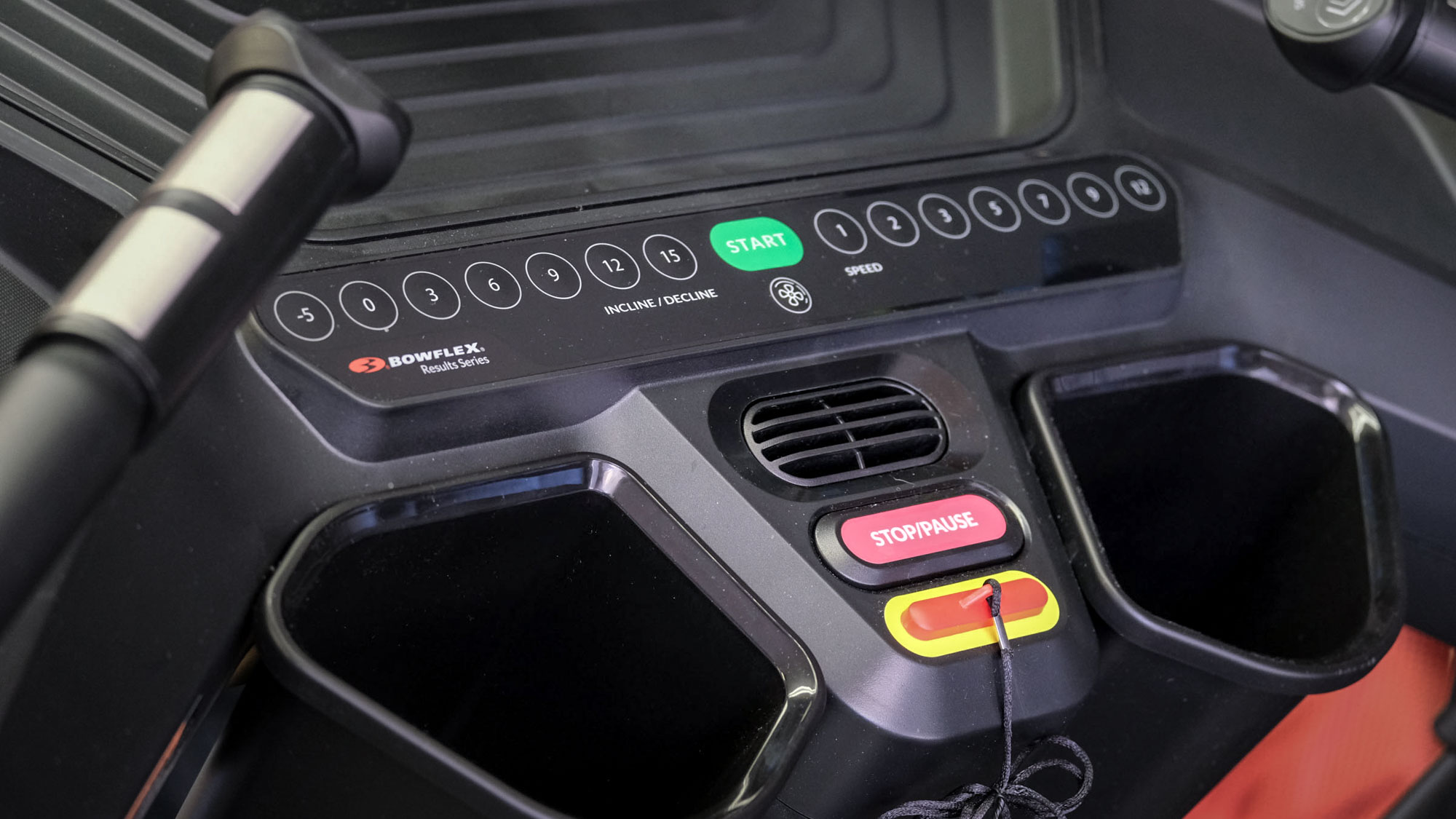 ميزات الأمان في جهاز المشي BowFlex Treadmill 10