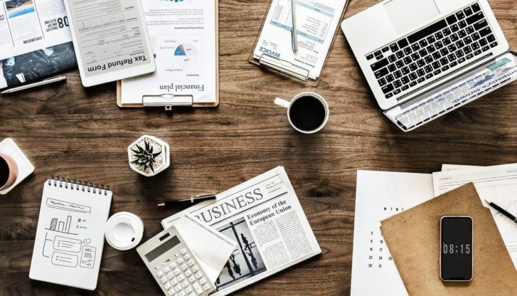 Image of كيف تبدأ مشروعًا تجاريًا عبر الإنترنت من خلال خطة واضحة | https___blogs_images.forbes.com_alejandrocremades_files_2018_07_desk_3139127_1920_1200x773-MJdAuVfs