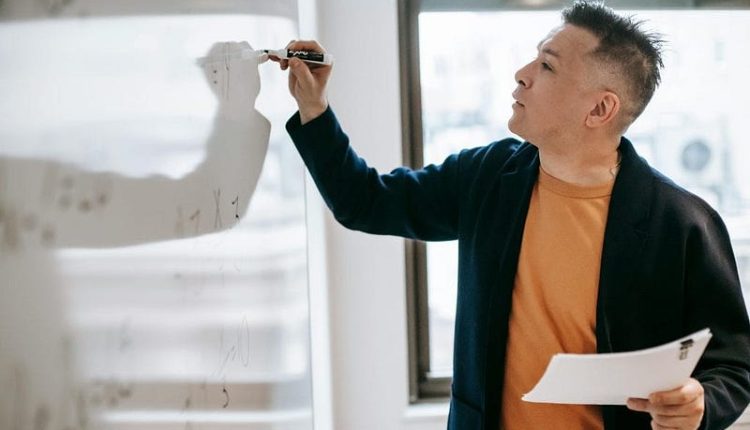 أفكار عمل جانبي مُربحة للمعلمين لاستثمار خبراتهم